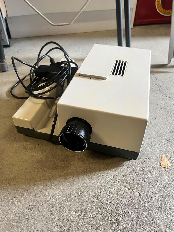 Diaprojector + Scherm + projectortafel, Audio, Tv en Foto, Diaprojectors, Gebruikt, Met scherm, Ophalen