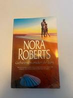 Geheimen onder de zon - Nora Roberts, Ophalen of Verzenden, Zo goed als nieuw, Nederland