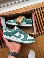 Dunk low green, Kleding | Heren, Schoenen, Ophalen of Verzenden, Zo goed als nieuw, Overige kleuren