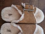 Ugg Outslide Buckle slipper pantoffel mt 40 zgan, Ophalen of Verzenden, Zo goed als nieuw, Bruin