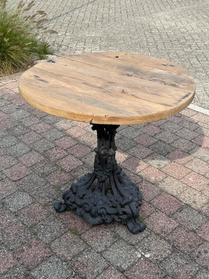 Eiken Wagondelen Bijzettafel met Gietijzeren Voet, Tuin en Terras, Tuintafels, Gebruikt, Rond, Hout, Ophalen of Verzenden