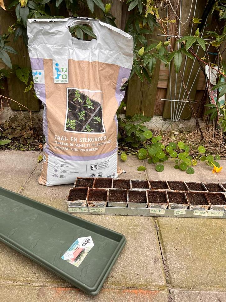 Zaaiset compleet: Tray, Grond & Balkonbakken, Tuin en Terras, Hand-tuingereedschap, Gebruikt, Overige soorten, Ophalen