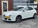 Alfa Romeo Giulietta 1.4 T Distinctive | Airco | Cruise Cont, Voorwielaandrijving, Gebruikt, 4 cilinders, Origineel Nederlands