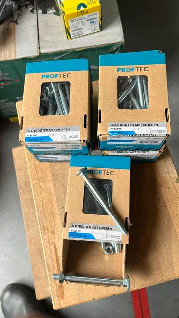 Slotbouten plus moer M8x100 ca 105 stuks beschikbaar voor biedingen