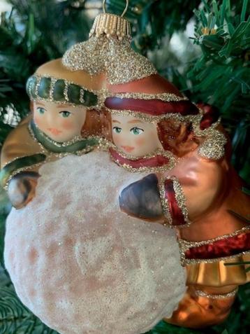 Kerstbal sneeuwbal Hummel-stijl beschikbaar voor biedingen