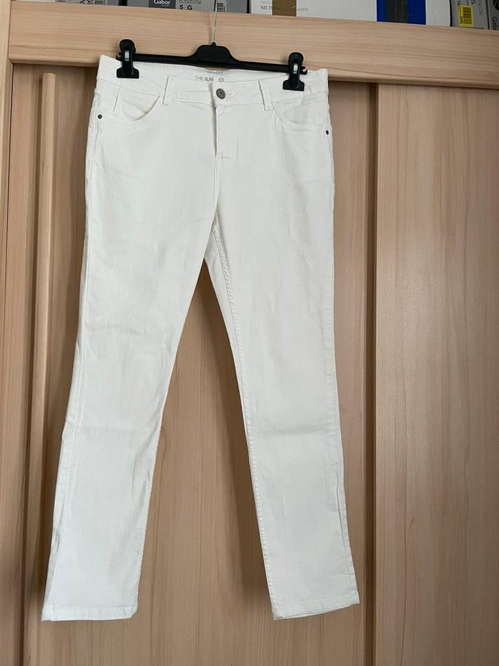 Jeans the slim c&a broek wit als nieuw 38/40 M, Kleding | Dames, Broeken en Pantalons, Zo goed als nieuw, Maat 38/40 (M), Wit