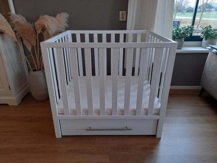 Box met lade wit zeer netjes, Kinderen en Baby's, Boxen, Zo goed als nieuw, Vierkant, In hoogte verstelbaar, Lade, Ophalen