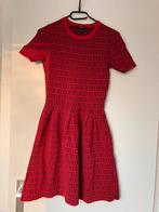 NIKKIE JURK ROOD ZWART MET LOGO  STEVIGE STOF MAAT 34 XS, Nieuw, Ophalen of Verzenden, Maat 34 (XS) of kleiner, Boven de knie
