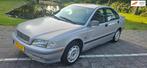 Volvo S40 1.6 Comfort unieke stand jaar apk 1e eig, Auto's, Volvo, Gebruikt, 4 cilinders, Origineel Nederlands, 1000 kg