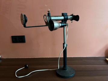 Vintage Optisch Instrument beschikbaar voor biedingen