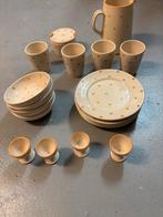 Servies met stippen, Ophalen of Verzenden, Zo goed als nieuw, Overige stijlen, Aardewerk