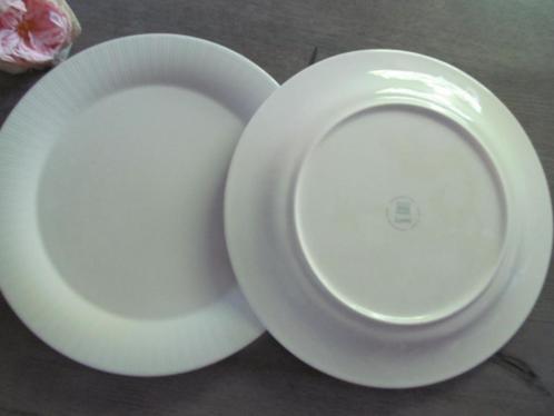 2 Arabia Finland Lumi Borden 30 cm d., Huis en Inrichting, Keuken | Servies, Zo goed als nieuw, Bord(en), Wedgwood, Keramiek, Ophalen of Verzenden