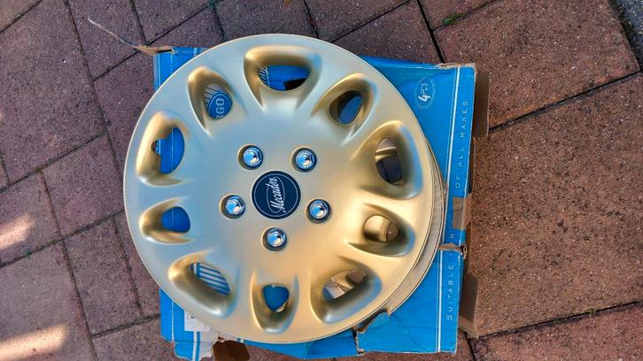 4 nieuwe wieldoppen 16# Mercador goudkleurig, Auto diversen, Wieldoppen, Nieuw, Ophalen of Verzenden