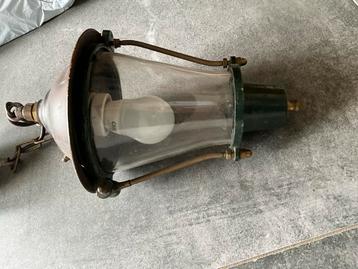 Vintage   Oude cafe buitenlamp van koper ,met glas , beschikbaar voor biedingen
