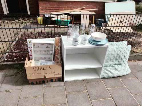 Gratis Af te Halen: Huisraad (Kastje, Servies, Glazen), Huis en Inrichting, Overige Huis en Inrichting, Gebruikt, Ophalen