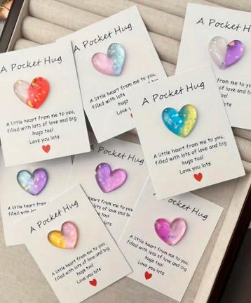 Pocket hug hartje knuffel op kaartje beschikbaar voor biedingen