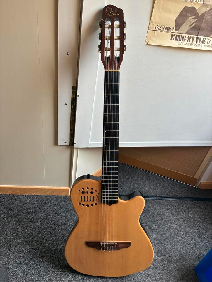 Verschillende gitaren, Muziek en Instrumenten, Snaarinstrumenten | Gitaren | Akoestisch, Zo goed als nieuw, Klassieke of Spaanse gitaar