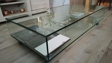 Verrijdbare glazen salontafel beschikbaar voor biedingen
