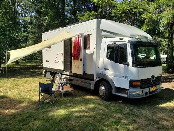 Tiny house expeditie prepper offgrid truck Mercedes Atego, Auto's, Vrachtwagens, Particulier, Mercedes-Benz, Diesel, Euro 2, Handgeschakeld