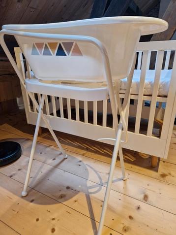 Babybadje met standaard beschikbaar voor biedingen