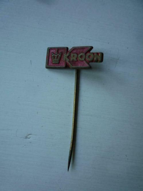 Kroon Zelfbedieningsbedrijf Rood Blikken Speldje Speld Blik, Verzamelen, Speldjes, Pins en Buttons, Gebruikt, Speldje of Pin, Overige onderwerpen