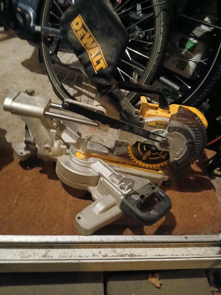 DeWalt DCS365N-XJ Afkortzaag (Zonder Accu), Doe-het-zelf en Verbouw, Gereedschap | Zaagmachines, Zo goed als nieuw, Afkortzaag
