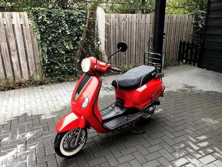 Berini Napoli II scooter 2021 (1600 KM), Fietsen en Brommers, Snorfietsen en Snorscooters, Zo goed als nieuw, Overige merken, Benzine
