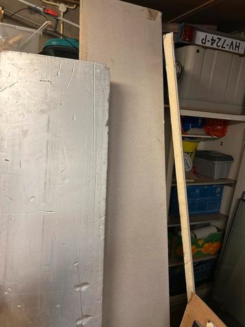 Gipsplaat met isolatie beschikbaar voor biedingen
