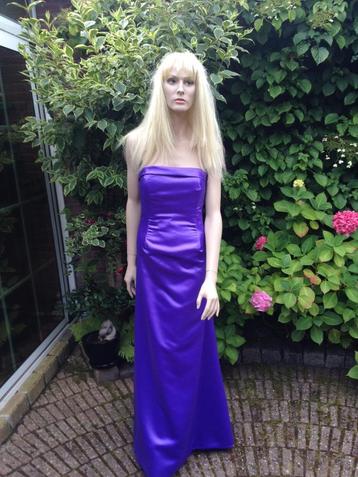 Paarse galajurk maat 36 beschikbaar voor biedingen