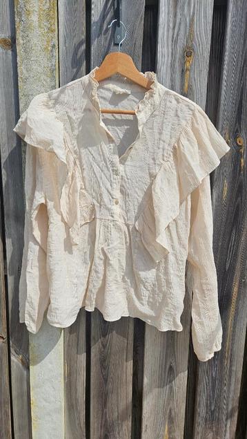 Cremekleurige blouse met ruches maat M beschikbaar voor biedingen