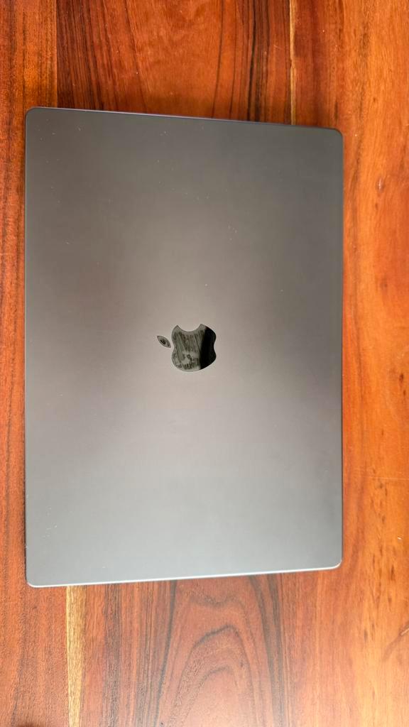Macbook Pro M3 16 Inch Echte Kracht Patser, Computers en Software, Besturingssoftware, Zo goed als nieuw, MacOS, Ophalen
