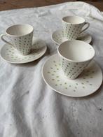 Oud servies kopjes met schotels glazen, Ophalen