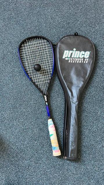 squash racket met hoes en balletje beschikbaar voor biedingen