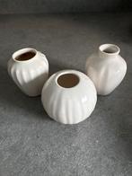 Drie Delfts Witte Vaasjes, Wit, Aardewerk of Porselein, Ophalen of Verzenden, Zo goed als nieuw