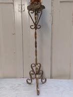 Gietijzeren kandelaar goudkleurig met doopkaars, Ophalen of Verzenden, Overige materialen