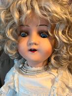 3 antieke poppen. 2 met geleed houten lichamen en pruiken., Verzamelen, Poppen, Ophalen of Verzenden, Gebruikt, Pop