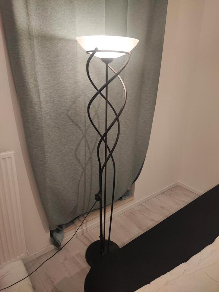 staande lamp met glazen kap, Huis en Inrichting, Lampen | Vloerlampen, Gebruikt, 150 tot 200 cm, Glas, Metaal, Ophalen of Verzenden