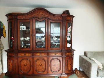 Mahoniehouten buffet/ vitrinekast beschikbaar voor biedingen