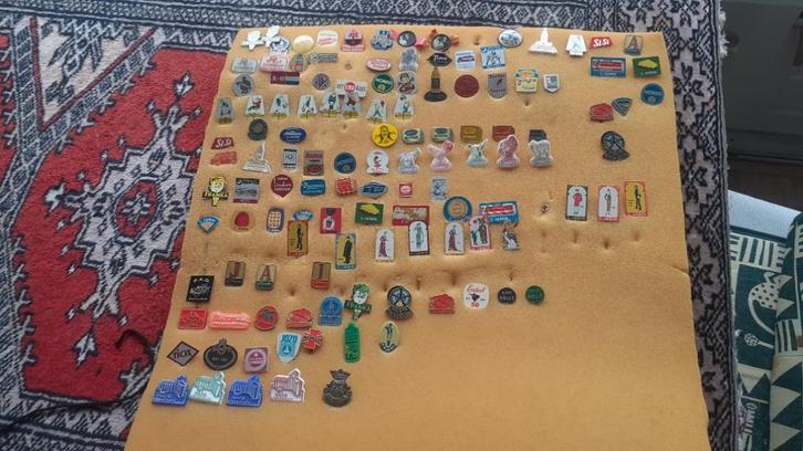 Oude reclame speldjes jaartal zo rond 1953, Verzamelen, Speldjes, Pins en Buttons, Zo goed als nieuw, Speldje of Pin, Overige onderwerpen