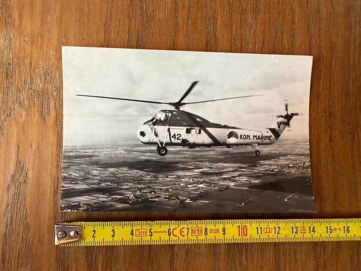 Sikorsky UH-34 J MLD fotokaart <1962, Verzamelen, Militaria | Algemeen, Marine, Foto of Poster, Nederland, Ophalen of Verzenden