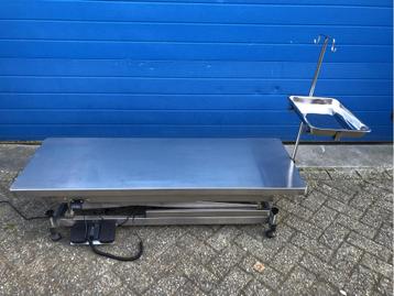 RVS veterinaire behandeltafel spreekkamer tafel nieuw beschikbaar voor biedingen