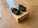 Adidas Yeezy Slide Infants Dark Onyx (19), Kinderen en Baby's, Schoentjes, Yeezy, Nieuw, Ophalen of Verzenden