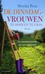 Monica peetz: de dinsdagvrouwen te hooi en te gras, Boeken, Romans, Gelezen, Ophalen of Verzenden, Nederland