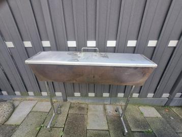 Barbecue RVS eigen bouw houtskool/ briketten beschikbaar voor biedingen