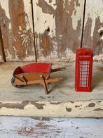 Oude dinky toys, telefooncel en kruiwagen, Antiek en Kunst, Antiek | Speelgoed, Ophalen of Verzenden