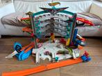 Hotwheels ultimate garage met lift, haai en racebaan, Kinderen en Baby's, Speelgoed | Racebanen, Ophalen, Racebaan, Zelf te bouwen