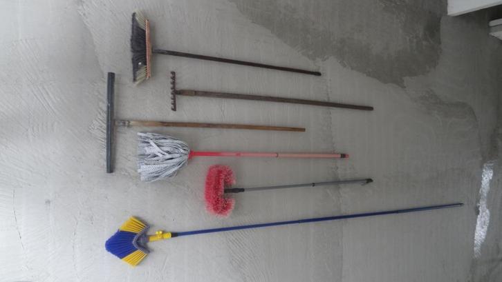 Bezem, hark, trekker, mop, ovale ragebol en driehoek ragebol, Tuin en Terras, Hand-tuingereedschap, Ophalen of Verzenden