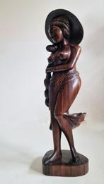 Balinees houtsnijwerk vrouw, Antiek en Kunst, Ophalen of Verzenden