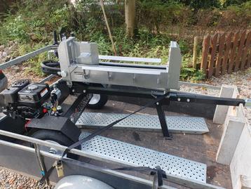 Snelle 20 t dubbelwerkende kloofmachine / houtklover te huur