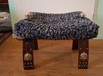 Kameelzadel Bankje / Krukje, Huis en Inrichting, Banken | Voetenbanken en Poefen, Hout, Minder dan 50 cm, Gebruikt, Vintage